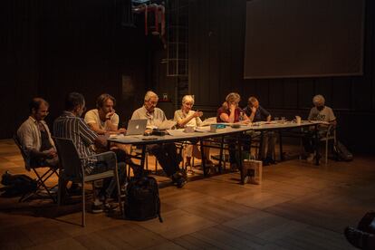 Los actores durante una lectura de 'Celebración'.