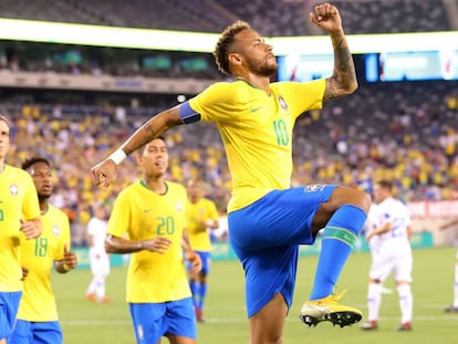 Neymar comemora o segundo gol do Brasil contra os Estados Unidos.