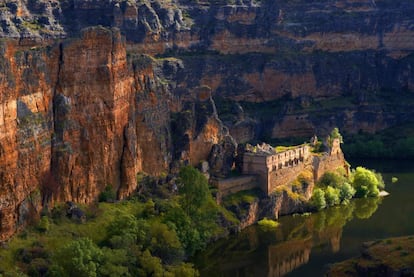 Restos del convento de Nuestra Señora de Los Ángeles en el parque natural de las Hoces del Duratón (Segovia).