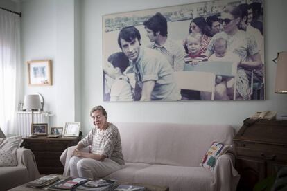 Anne De Naeyer, pionera de la lucha feminista por el aborto, retratada en su casa.