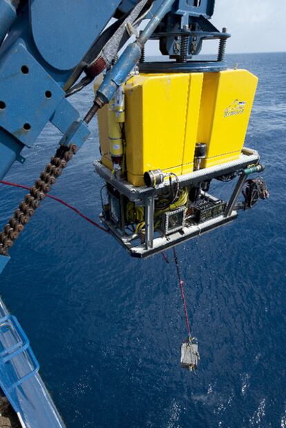 El robot Remora 6000 extrae del Atlántico la caja negra.