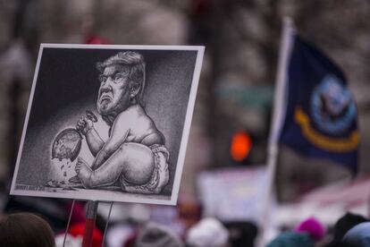 Una pancarta en contra del presidente de Estados Unidos, Donald Trump, durante la Marcha de Mujeres en Washington.