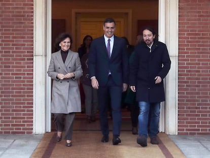 (l-r) Deputy Prime Minister Carmen Calvo, Prime Minister Pedro Sánchez and Deputy Prime Minister Pablo Iglesias.