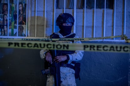 A member of the National Guard supervises the site where the body of a woman was found abandoned, in Tijuana, on December 26, 2023