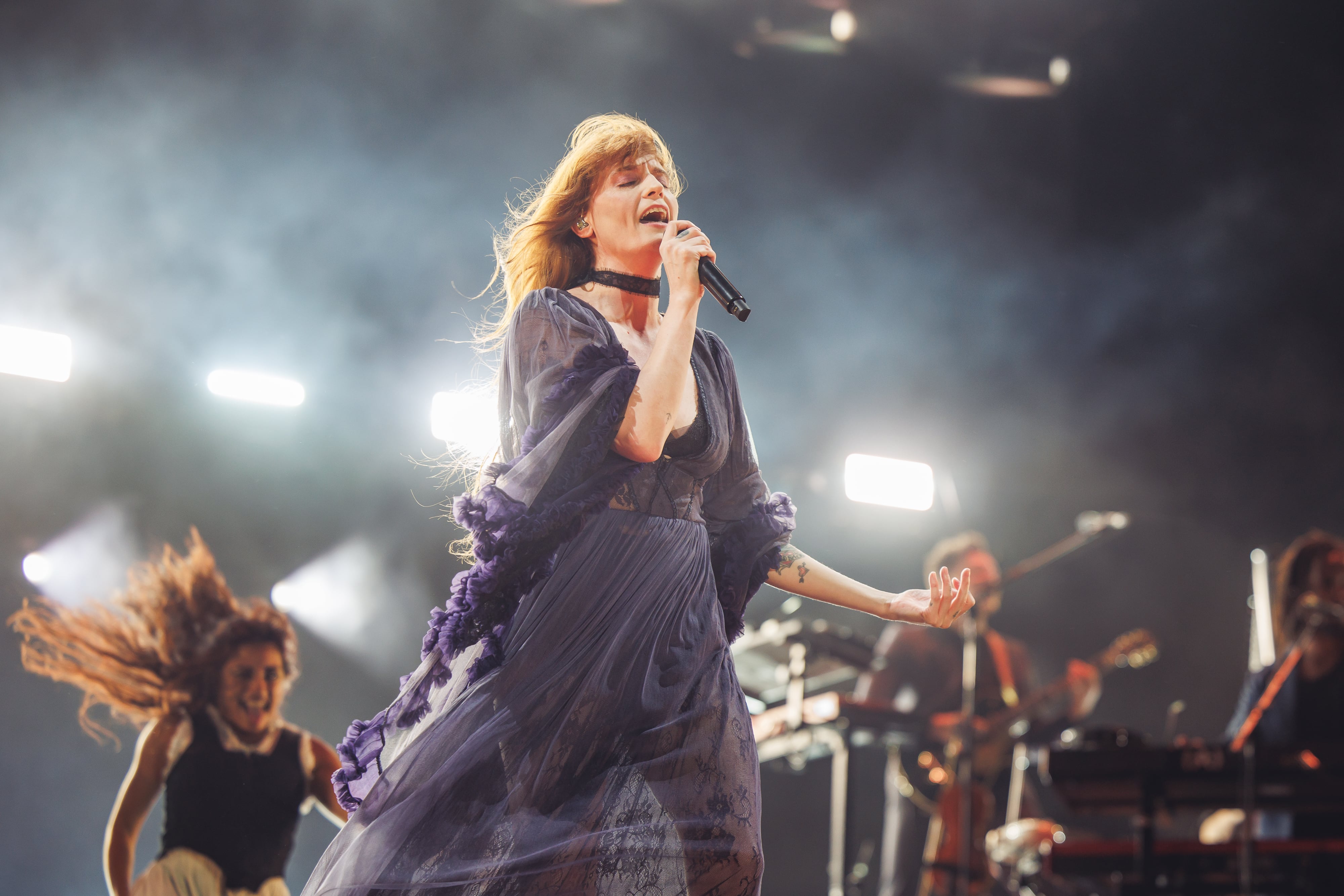 Mad Cool vive el embrujo de Florence and The Machine y la masificación del  escenario de Zara Larsson