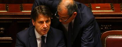 El primer ministro italiano, Giuseppe Conte, y el ministro de Economía, Giovanni Tria.