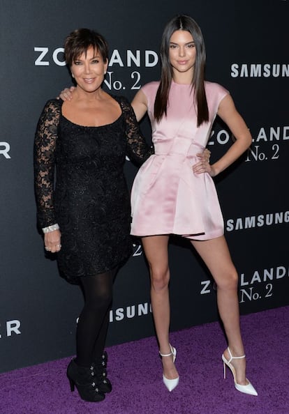 Kendall Jenner, una de las modelos del momento por sus trabajos para Esteé Lauder, Victoria's Secret, Balmain o Chanel, en el estreno de la película junto a su madre Kris Jenner, la matriarca del famosos y televisivo clan Kardashian.