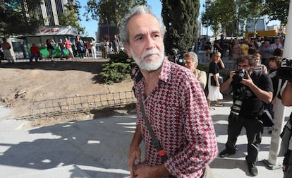 Willy Toledo leaves court in Madrid on Thursday morning.