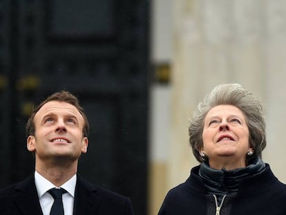 El presidente de Francia, Emmanuel Macron, y la primera ministra británica, Theresa May, en Reino Unido el pasado enero.