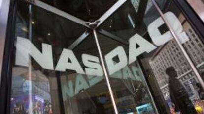 Entrada a la sede del Nasdaq, índice tecnológico de la Bolsa estadounidense, en Nueva York