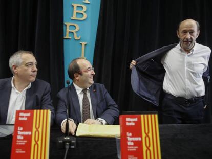 Pere Navarro (i), Miquel Iceta y Alfredo P&eacute;rez Rubalcaba