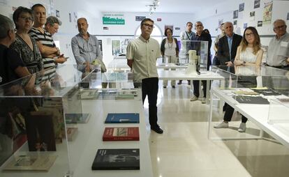 Los organizadores y protagonistas de la exposici&oacute;n &#039;Testigos de la ciudad&#039;.