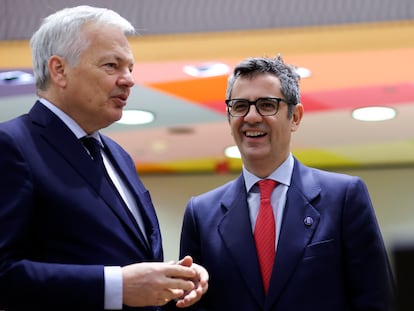A la izquierda, el comisario europeo de Justicia, Didier Reynders, con el ministro de Justicia español, Félix Bolaños, el día 4 en Bruselas.