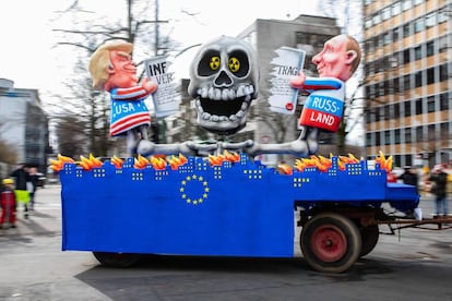 Trump y Putin, el 4 de marzo en una carroza de carnaval en Düsseldorf.