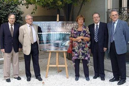 De izquierda a derecha, José Carlos Mainer, José Álvarez Junco, Guadalupe Ferrer, Juan Pablo Fusi y Santos Juliá.