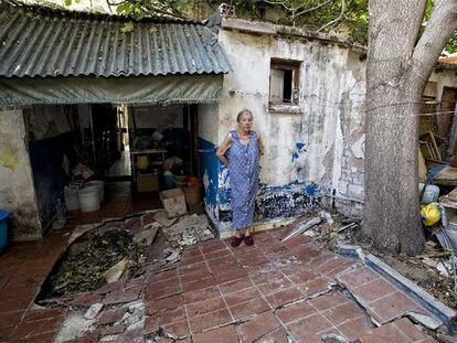 Agustina Salgado, en el patio de su casa del barrio de Les Corts.