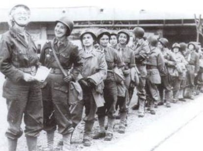 Raymonde Jeanmougin (en cuarto lugar), con otras integrantes de las Rochambelles.