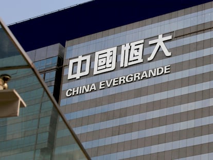 Vista externa do China Evergrande Center em Hong Kong, China, 26 de março de 2018