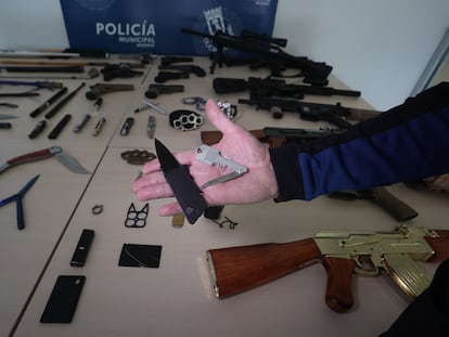 Armas y objetos utilizados como defensas requisadas por la Policía Municipal en sus intervenciones.