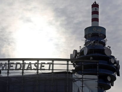 La torre de telecomunicaciones en la sede de Mediaset, en Milán.