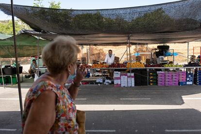 Los alrededores de lo que ha sido el camping VIP del festival de Benicàssim reconvertidos en escenario del mercado ambulante semanal.