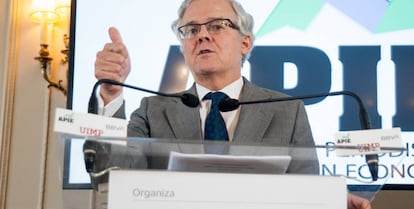 Sebastián Albella, presidente de la CNMV, en un curso de economia en Santander.