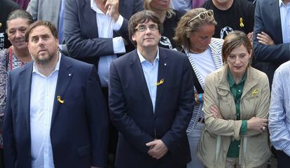 El vicepresidente de la Generalitat Oriol Junqueras, el presidente de la misma, Carles Puigdemont y la presidenta del Parlament, Carme Forcadell acuden a una manifestaci&oacute;n en favor de la excarcelaci&oacute;n de los l&iacute;deres de ANC y &Ograve;mnium.