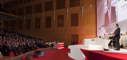 El presidente de Mapfre, Antonio Huertas, hablando ante la junta general de accionistas.