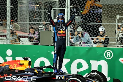 Formula One F1 - Las Vegas Grand Prix - Las Vegas Strip Circuit, Las Vegas, Nevada, United States - November 23, 2024 Red Bull's Max Verstappen celebrates after winning the 2024 F1 world championship title REUTERS/Mike Blake