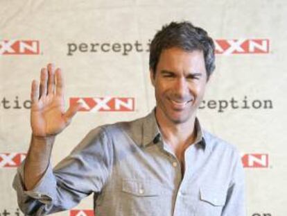 Fotografía cedida por AXN del actor canadiense Eric McCormack, famoso por interpretar a Will Truman en "Will & Grace" y que desde el 1 de octubre estará en las pantallas españolas encarnando en "Perception" un personaje que es, explica en entrevista con Efe, como "si Sherlock Holmes no fuera un detective, sino un profesor de neurociencia que tiene además esquizofrenia paranoica". En la foto, el actor en el hotel de Madrid donde se ha presentado la nueva serie de AXN.