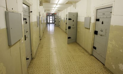En la imagen, las puertas de las celdas de la prisión central de la Stasi en Berlín, donde eran encarcelados tantos los activistas disidentes del régimen comunista, como aquellos ciudadanos que intentaban cruzar el Muro.