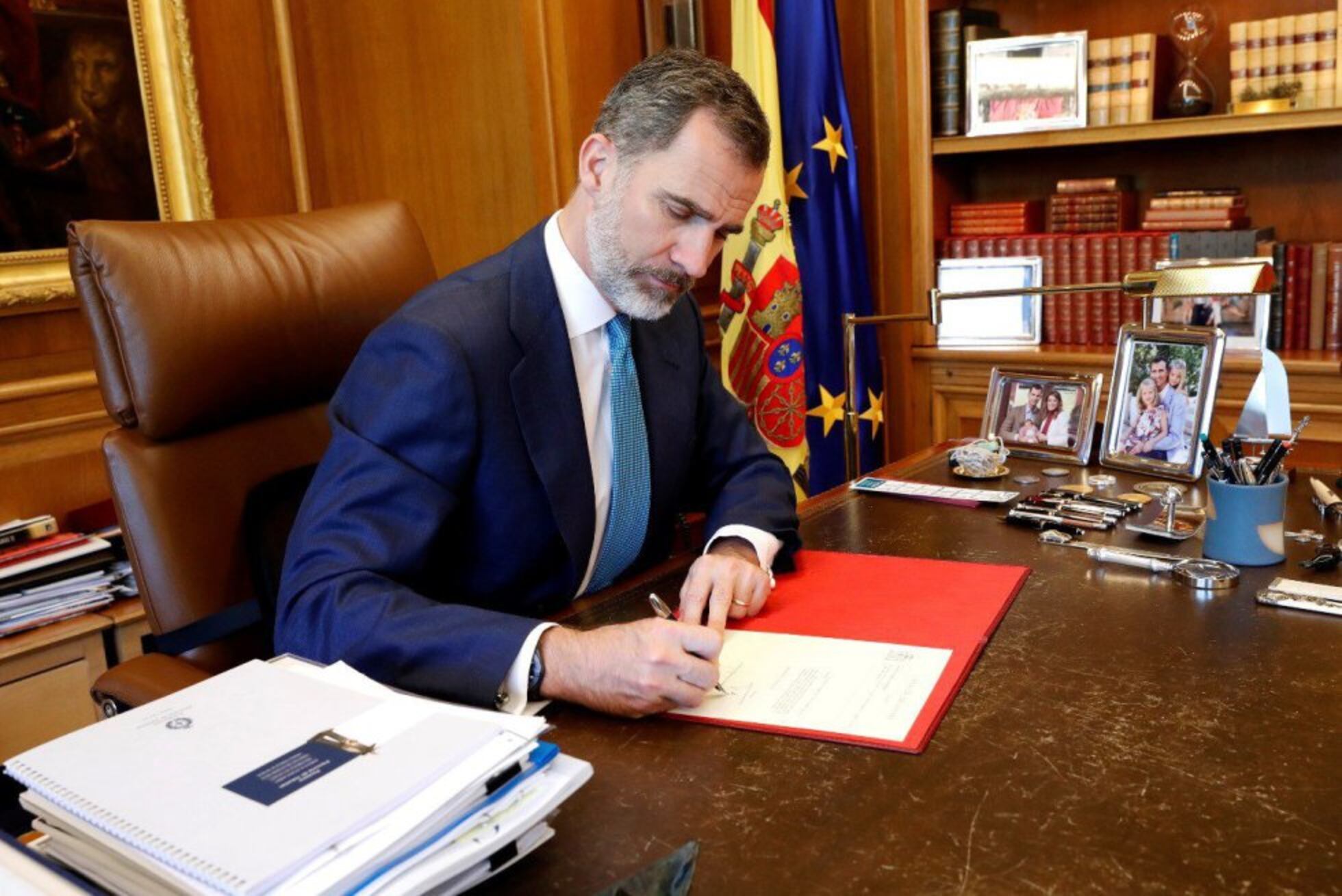 La votación de la moción de censura del PSOE contra Mariano Rajoy, en ...