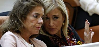 Cristina Cifuentes y Ana Botella han asistido por vez primera al debate en la Asamblea como delegada del Gobierno y alcaldesa de Madrid.