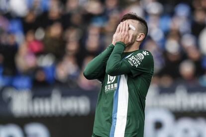 El jugador de l'Espanyol, Victor Campuzano, lamenta la pèrdua d'una opció de gol al partitamb el Leganés. 