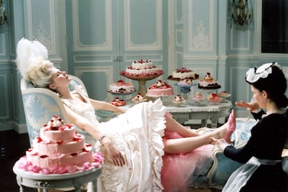 Kirsten Dunst como María Antonieta en la cinta de Sofia Coppola (2006).