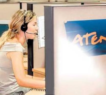 Telefónica trae a España la cabecera de Atento para facilitar la colocación