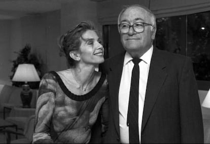 Vicente Aranda y Victoria Abril, en Huelva en 1994.