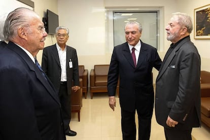 Los expresidentes Sarney (izquierda) y Lula (derecha). En el centro. Michel Temer