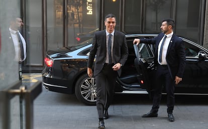 El presidente del Gobierno, Pedro Sánchez, a su llegada a la Cadena SER este martes, en Madrid.