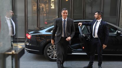 El presidente del Gobierno, Pedro Sánchez, a su llegada a la Cadena SER este martes, en Madrid.