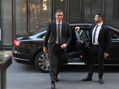 El presidente del Gobierno, Pedro Sánchez, a su llegada a la Cadena SER este martes, en Madrid.