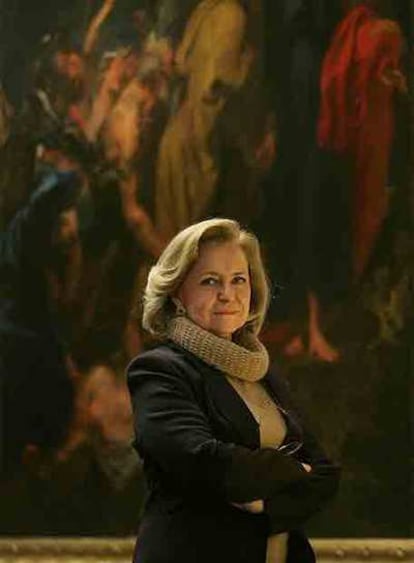 Isabel Molina, delante de <i>El Prendimiento de Cristo</i>.