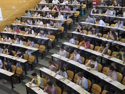 Alumnos de Selectividad en la Facultad de Odontología de la Universidad Complutentense de Madrid.