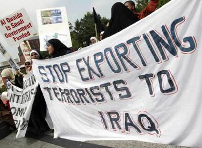 Un grupo de manifestantes protesta contra el terrorismo internacional ayer frente a la Casa Blanca.