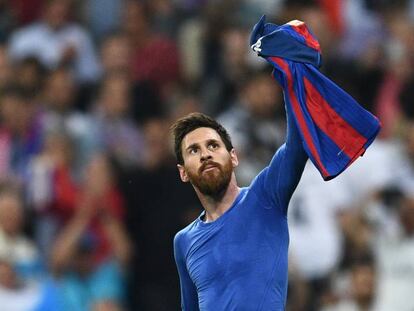 Messi exibe a camisa 10 e cala o Bernabéu.