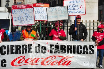 Trabajadores de Coca-Cola, en una protesta en Madrid.