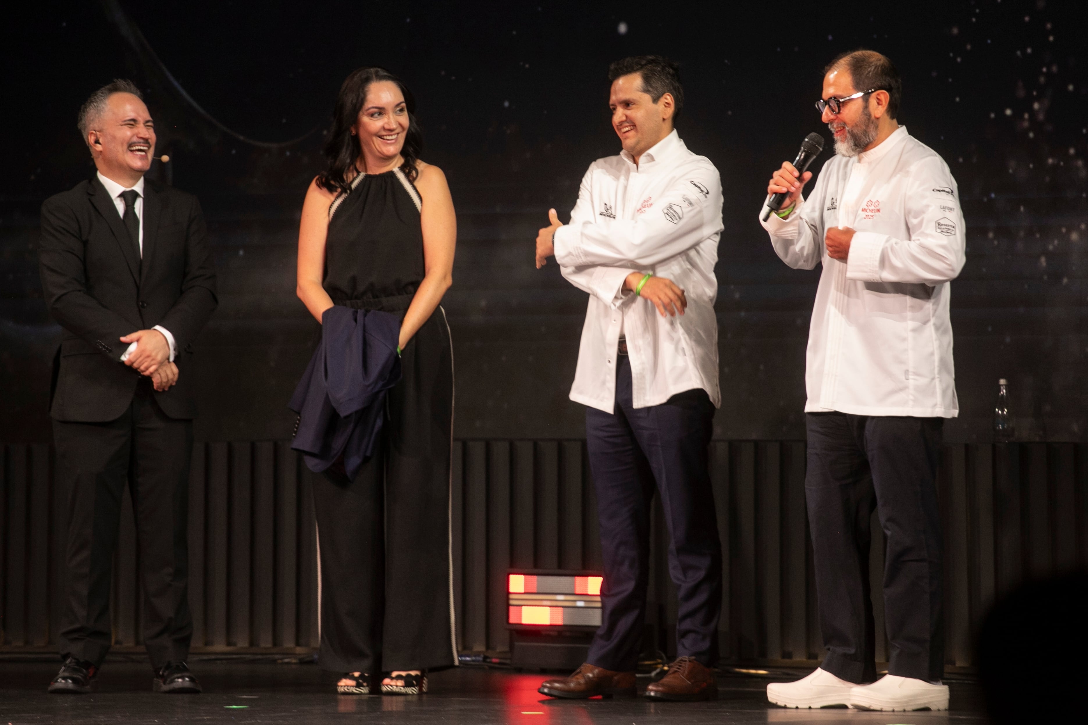 El chef  Enrique Olvera,  Jorge Vallejo y Alejandra Flores conservan sus dos estrellas Michelin en la ceremonia Guía Michelin, en Ciudad de México, el 3 junio del 2025.