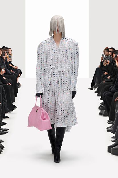 BALENCIAGA-SPRING-22_13