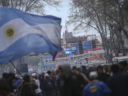 Argentinos protestam contra &quot;tarifa&ccedil;o&quot;.