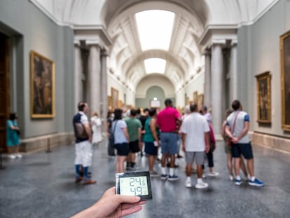 Primer día con el plan de ahorro energético del Gobierno, el 10 de agosto, en el Museo del Prado.